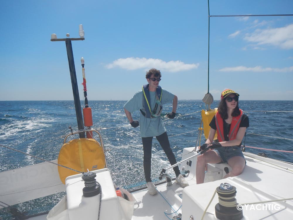 Arrière Pogo 40 Yachtig, stagiaire à la barre