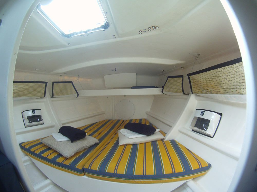 Cabine avant du Pogo 40 Carré du voilier Pogo 40 À L'OUEST