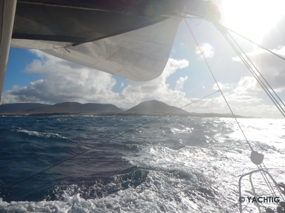 La Graciosa, Canaries vue sur tribord du voilier de l’école de croisière Yachtig