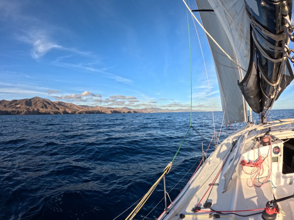 Ile de Lanzarote sur babord du pogo