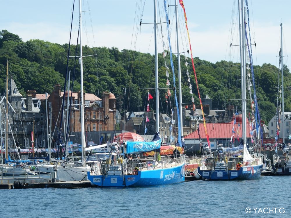 Voiliers de la course round the world au port de Oban